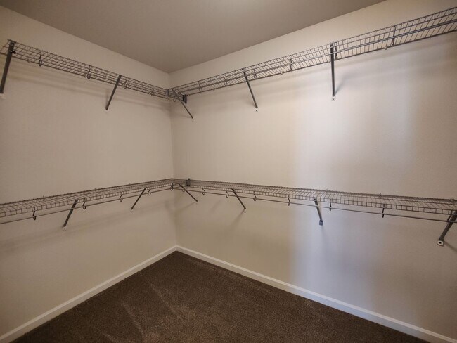 Building Photo - Beautiful 3x2.5 with fenced patio and upstairs bonus area