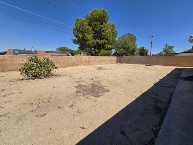 Building Photo - 10621 N Loop Blvd