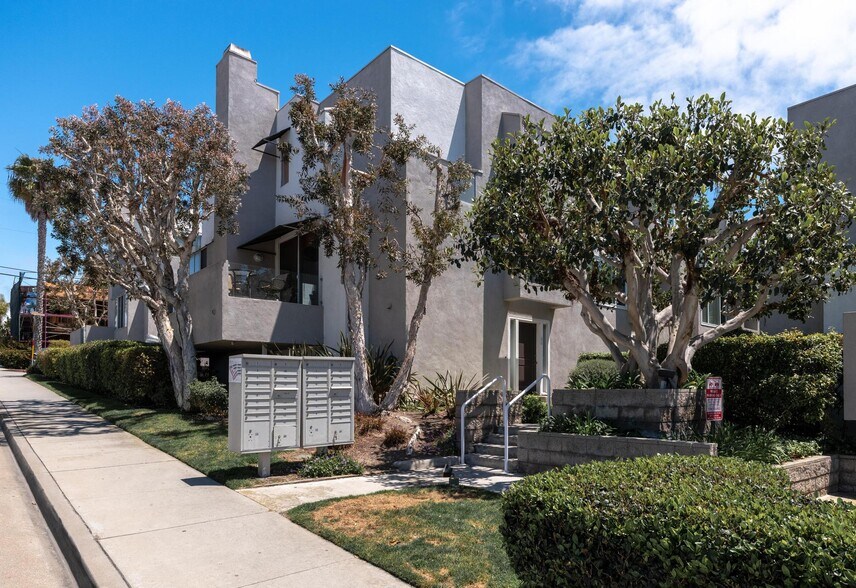 Primary Photo - 501 Herondo St