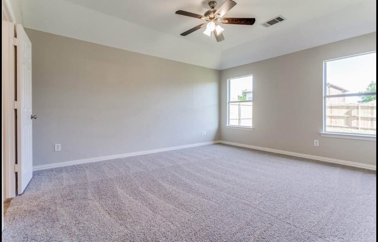 Building Photo - 513 Creekside Dr