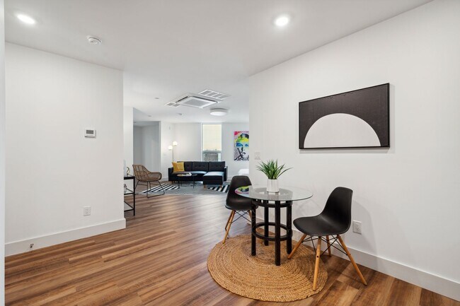 Building Photo - Bright Studio Apartment with large kitchen in Brewerytown!