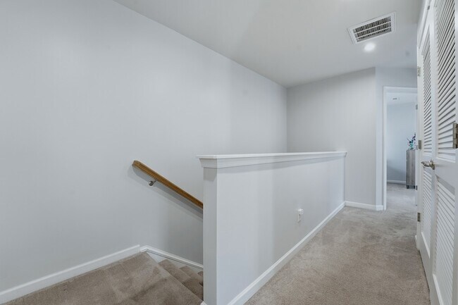 Building Photo - 838 Dean Dr