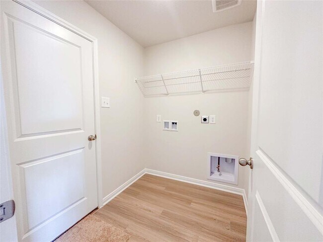 Building Photo - 16322 Sweet Grv Dr