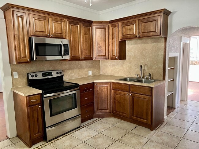 Building Photo - 1500 Conant Ave