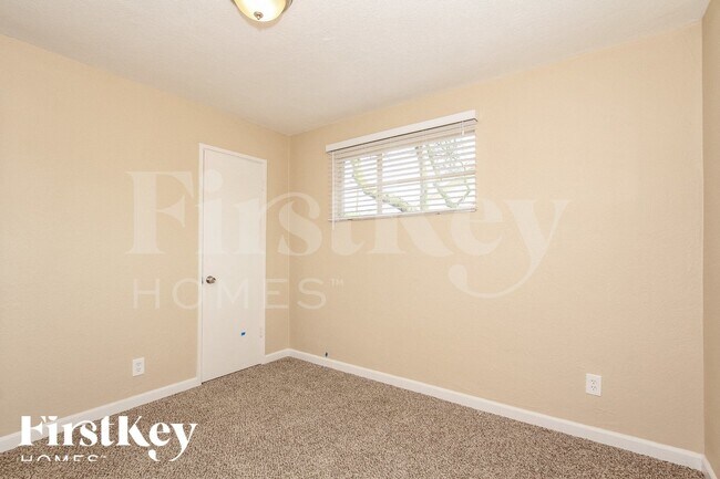 Building Photo - 2919 W Seldon Ln