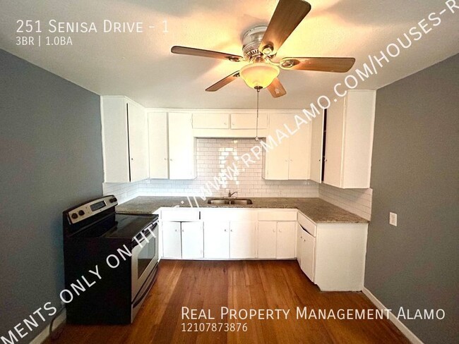 Building Photo - **APPLICATION RECEIED** *MOVE IN SPECIAL!*...