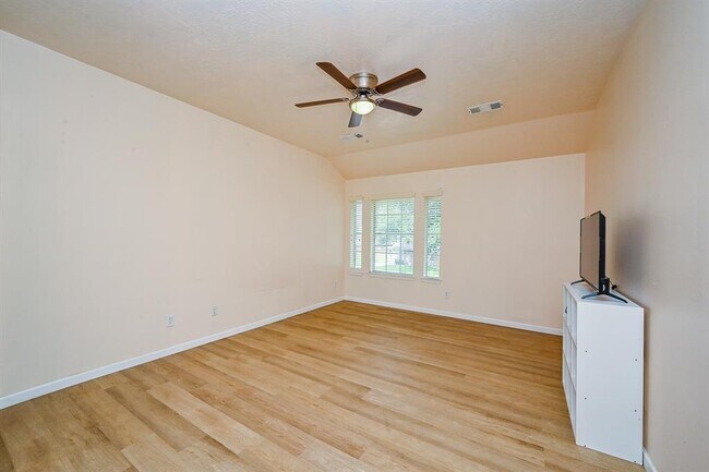 Building Photo - 20418 Linden Tree Dr