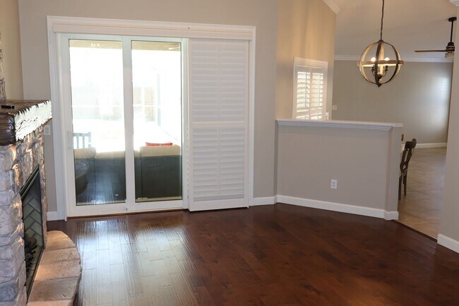 Building Photo - 4 bed, 2 bath pool home in Citrus Park