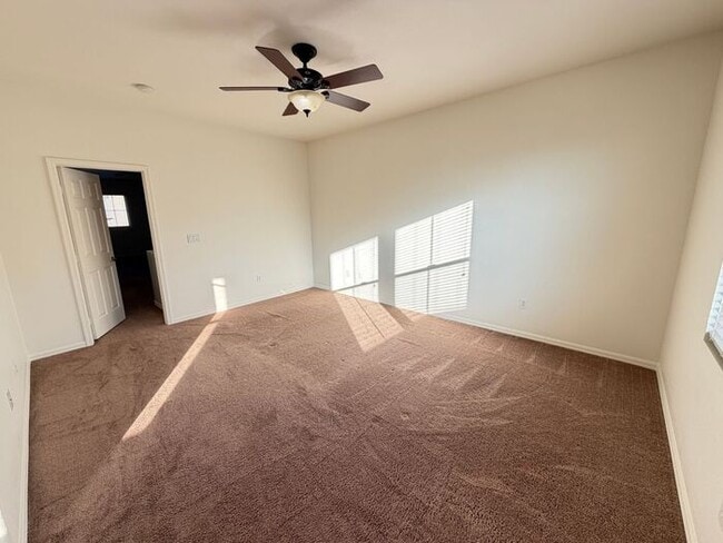 Building Photo - Carry Over Showing: This property has been shown before and will be rented to the first most qual...