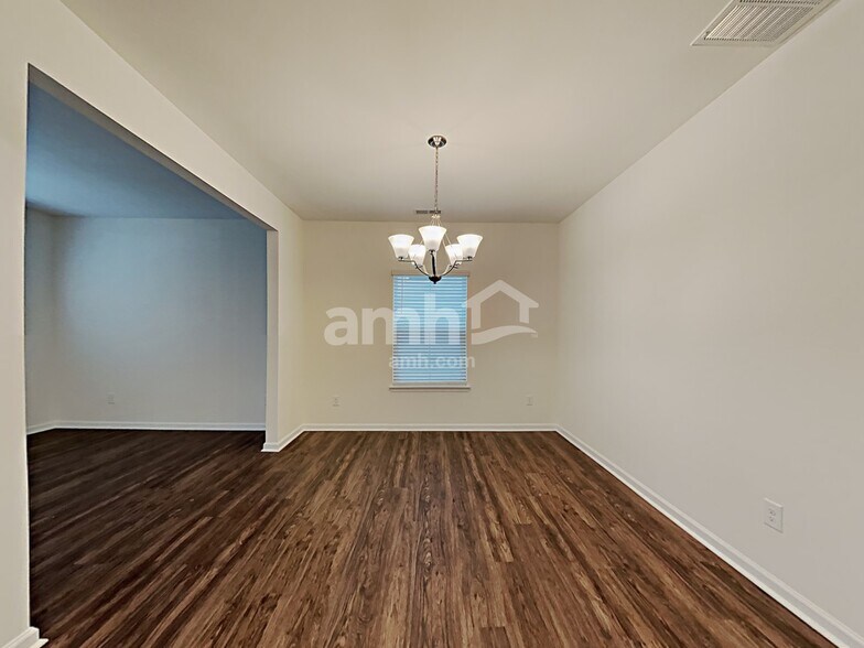 Building Photo - 5050 Twin River Dr