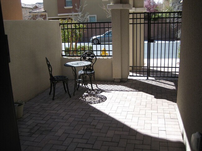 Building Photo - Beautiful 3 bd home in Summerlin Center ne...