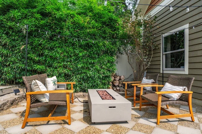 Building Photo - 2850 Hazel Ave