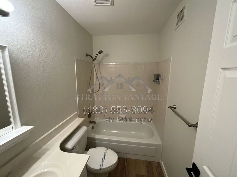 Building Photo - 16828 S 13th Way