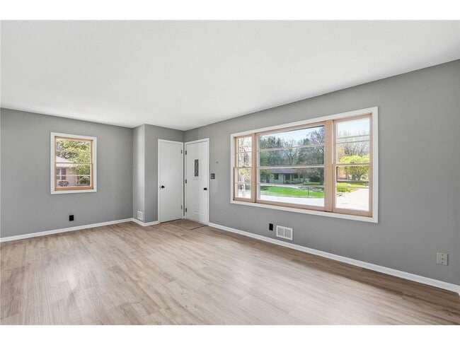 Building Photo - 1697 Rose Pl W