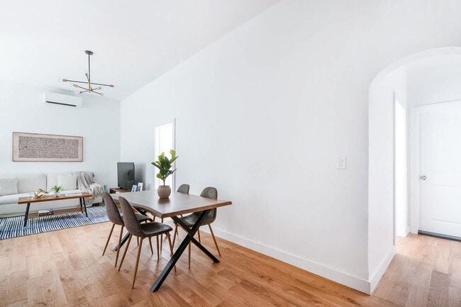 Building Photo - 226 W 97th St