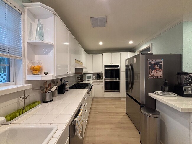 Building Photo - 441 28th St