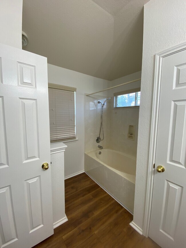 MASTER BATHROOM - 1119 Burgess Dr