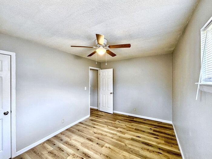 Building Photo - 6108 Welworth Ave