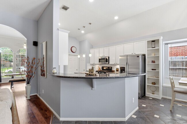 Building Photo - 2105 Mossy Trail Dr