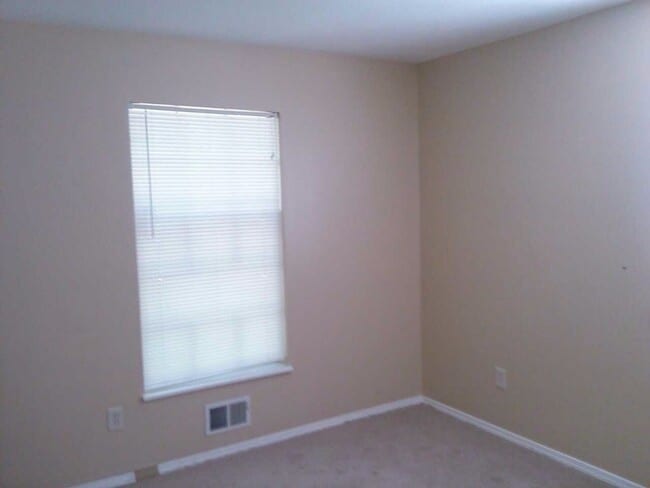 Building Photo - Three bedroom with office and family room ...