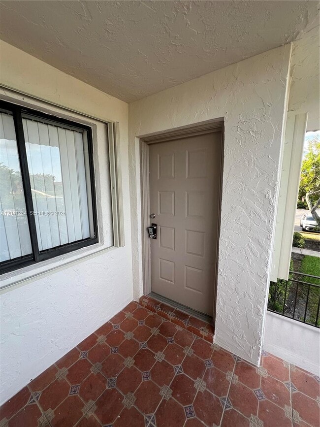 Building Photo - 379 Lakeview Dr