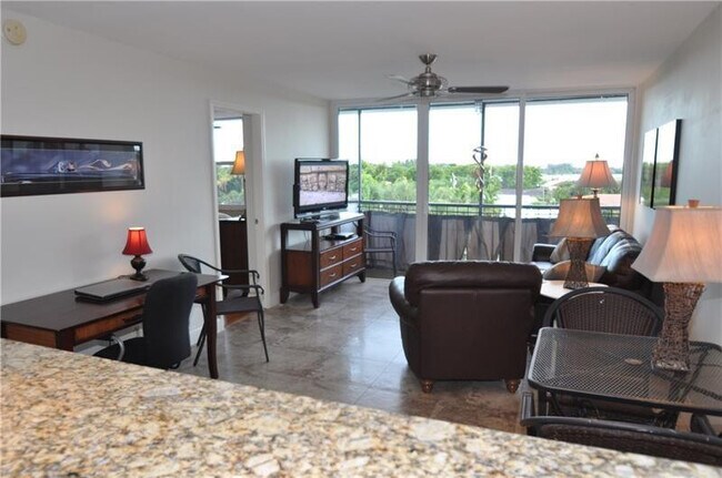 Building Photo - 4501 NE 21st Ave