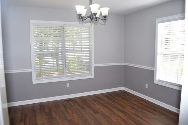 Building Photo - Spacious and Cozy 3-Bedroom Home in a Great Location