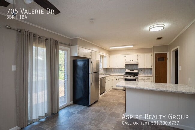 Building Photo - 705 Valerie Dr