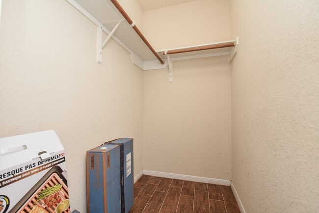 Building Photo - 7210 Foxwood Fair Ln