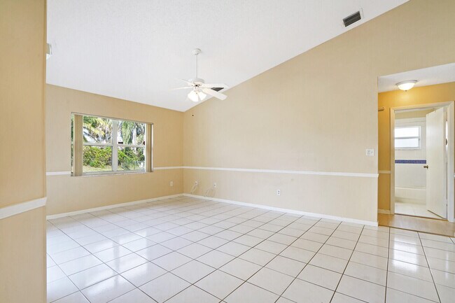 Building Photo - 10567 Paso Fino Dr