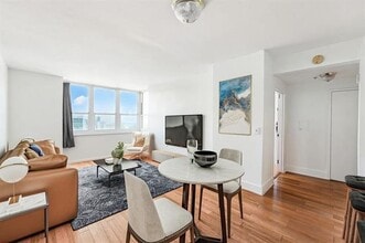 Building Photo - 88 Morgan St