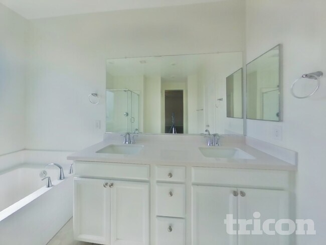 Building Photo - 6563 Smithville Ave