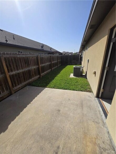 Building Photo - 1205 Bodark Dr