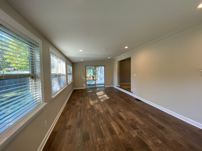 Building Photo - Charming Updated Mid-Century in Fayettevil...