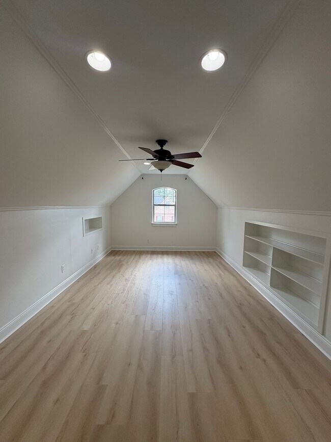 Building Photo - Great Gated Community Home