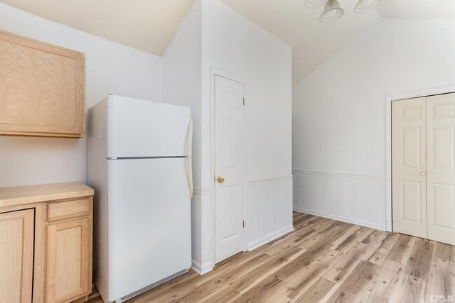 Building Photo - 326 Wilson St