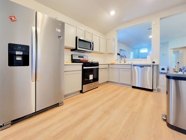 Building Photo - 1701 Arborside Dr