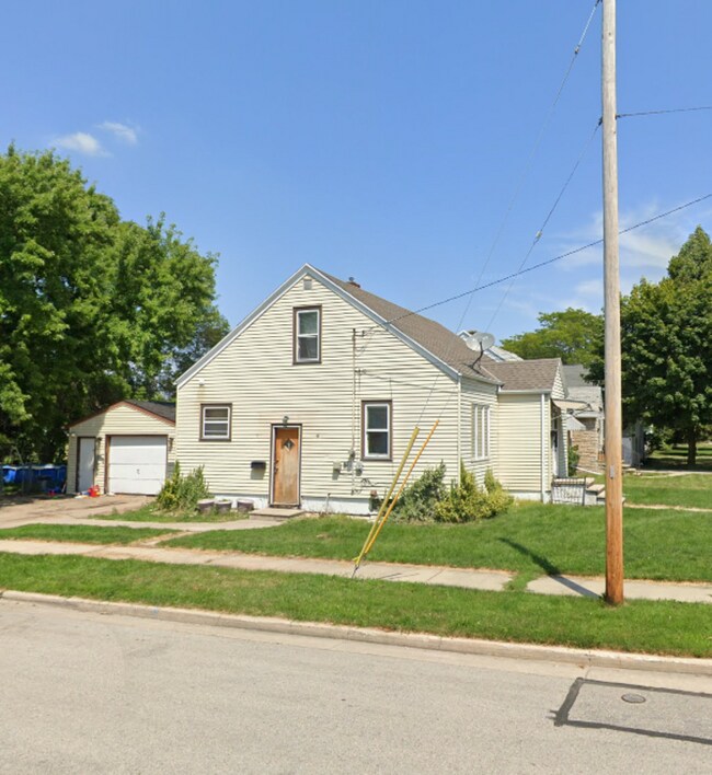 Building Photo - 452 Bellevue St