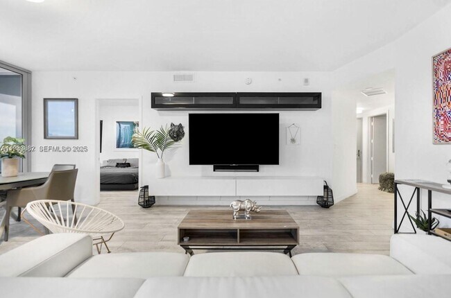 Building Photo - 488 NE 18th St