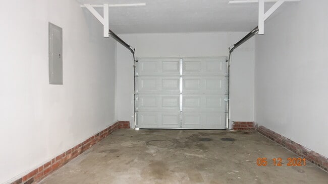 Building Photo - 6930 Melbourne Dr