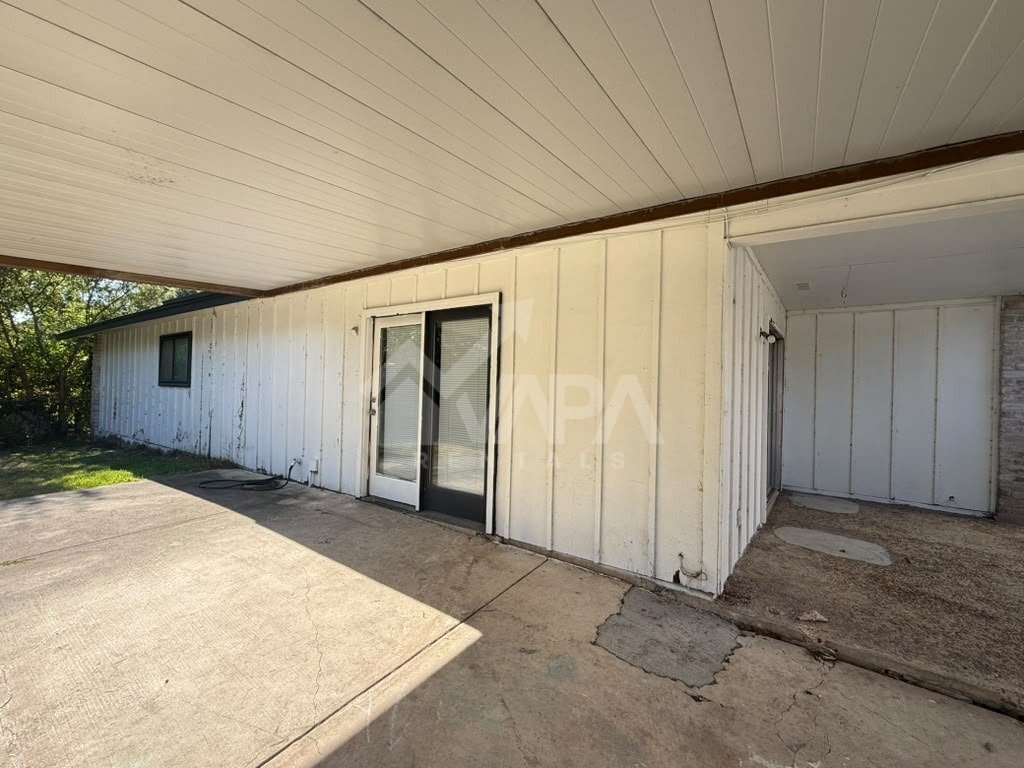 Building Photo - 6707 Cypress Lake Dr