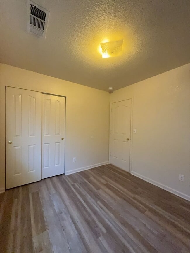 Building Photo - 155 Derek Dr
