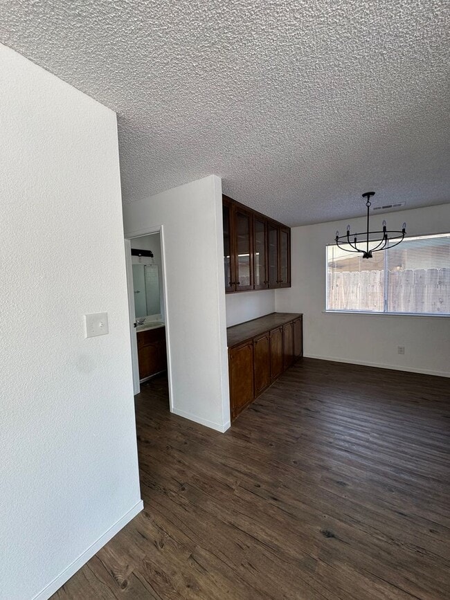 Building Photo - 3951