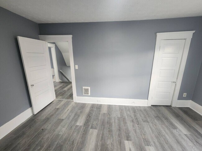 Building Photo - Charming 3-Bedroom Property in Prime Location