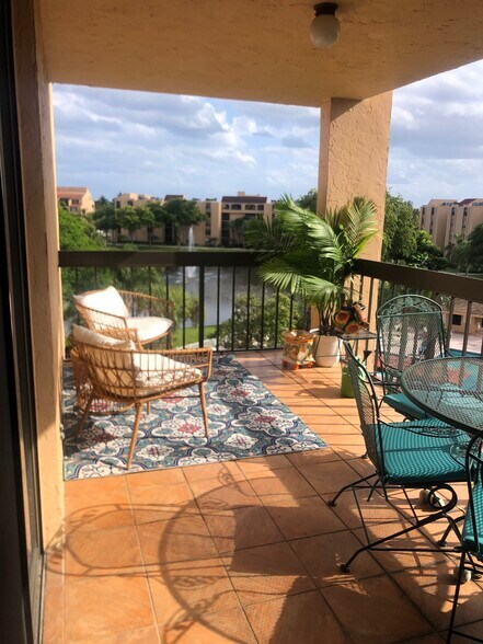 Building Photo - 950 Egret Cir