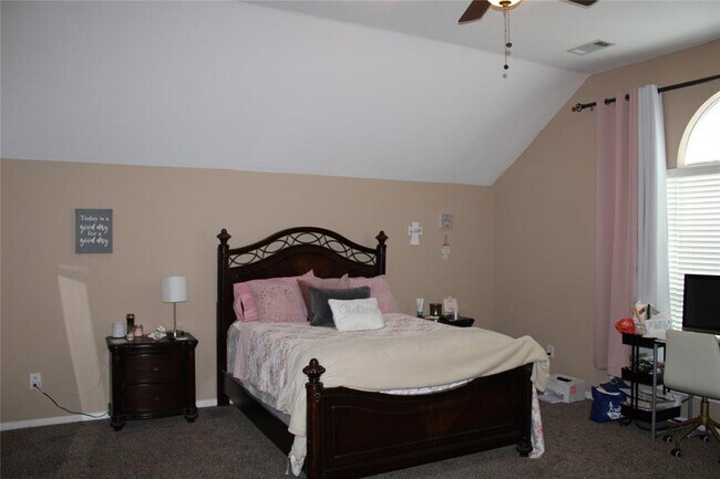 Building Photo - 6022 Spanish Oak Dr