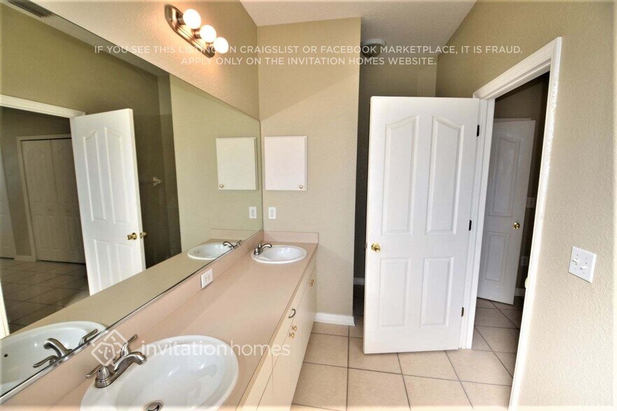 Building Photo - 2844 Wells Ave