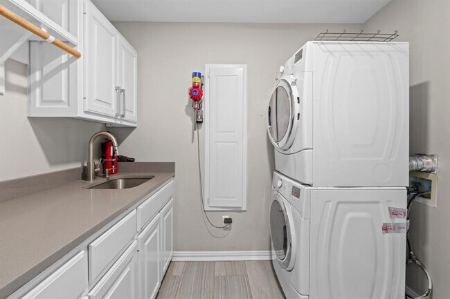 Building Photo - 9309 Bluegrass Dr