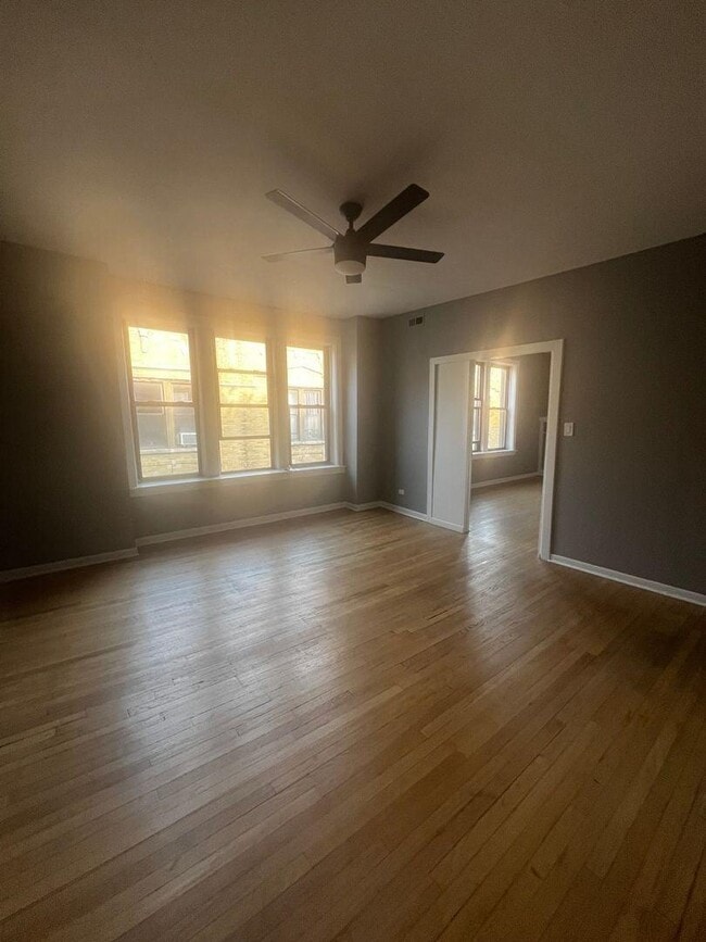 Building Photo - 2 bedroom in Chicago IL 60615