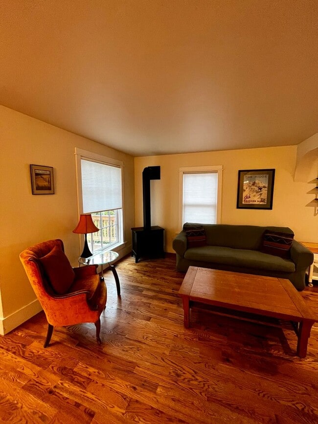 Building Photo - Fully Furnished and Fully Stocked Home For Rent Next to Cooper Park in Bozeman